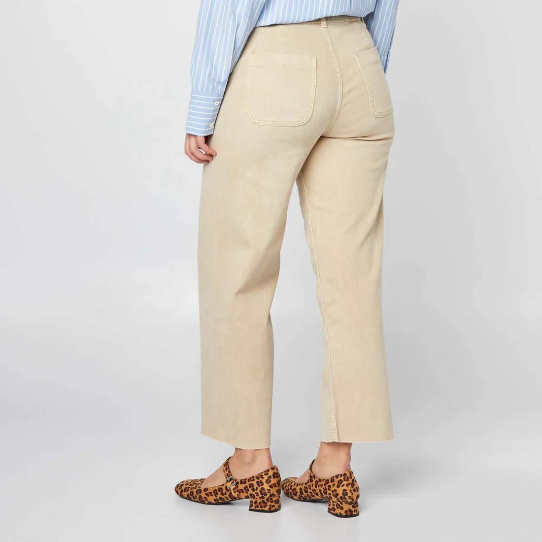 wide leg jeans opening with fancy buttons